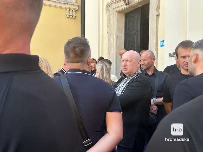У Львові попрощалися із вбитим політиком Андрієм Парубієм: хто прийшов на поховання (фото)