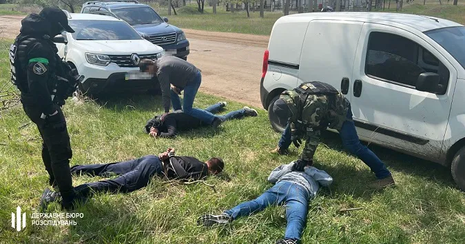 $4500 з «клієнта»: на Одещині місцеві переправляли до Молдови чоловіків призовного віку (фото)