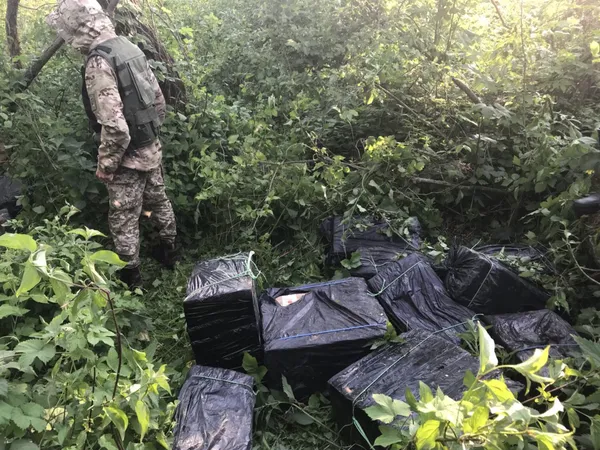 На Волині прикордонники знайшли майже 12 тисяч пачок сигарет (фото)