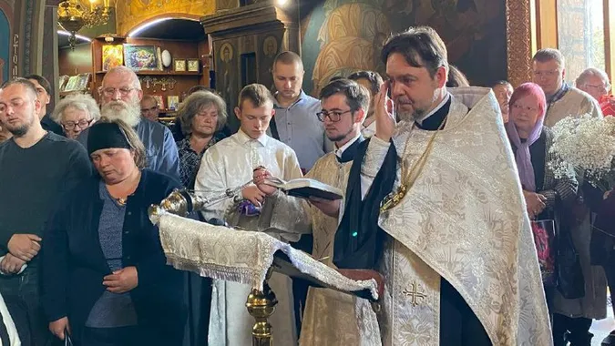 Вінниця у скорботі: вбиту рашистами дівчинку Лізу хоронили з почестями (фото)