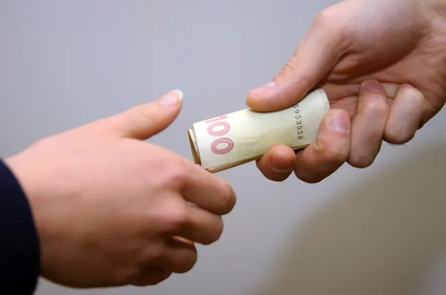 На Волині сільського голову спіймали на хабарі