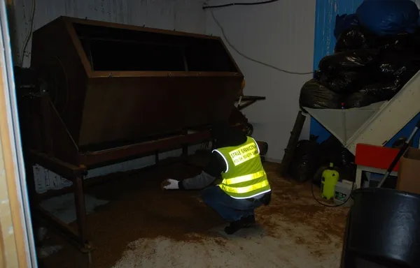 У Польщі на підпільній тютюновій фабриці затримали українців (фото)