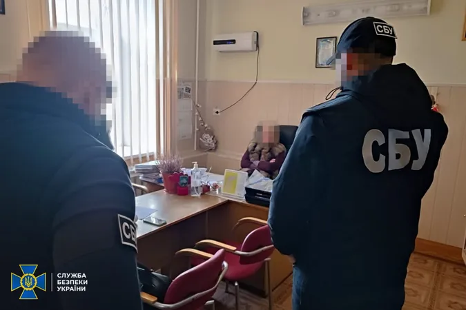 Понад $450000 та паспорт РФ у сина: на корупції викрили голову Миколаївської МСЕК (фото)