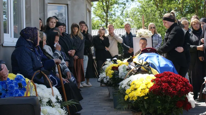 Врятував побратима ціною власного життя: на Волині попрощалися з воїном Андрієм Лавренчуком (фото)