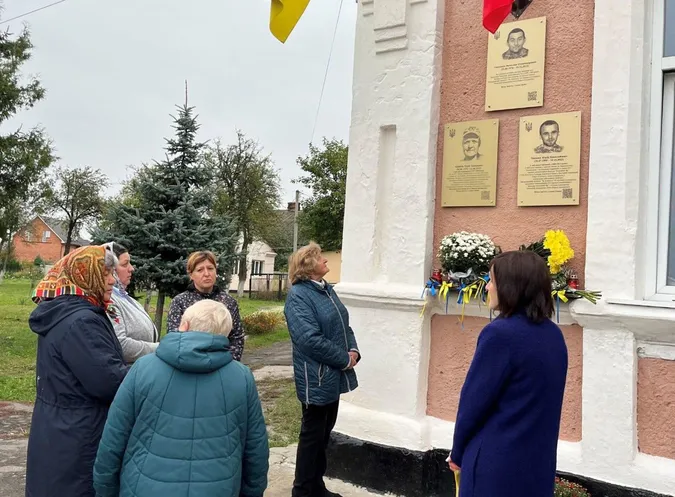 На Ковельщині відкрили меморіальні дошки у школах, де навчалися загиблі воїни (фото)