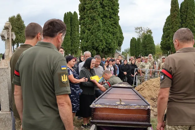 На Волині громада провела в останню путь військовослужбовця Леоніда Фищука (фото)