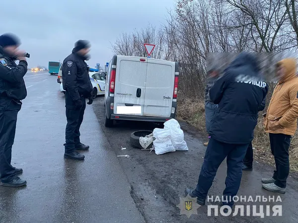 На Рівненщині сільського голову спіймали з бурштином на 30 тисяч доларів (фото, відео)
