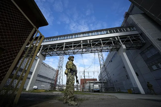 Росія змушує працівників ЗАЕС підписувати договори з «Росатомом»