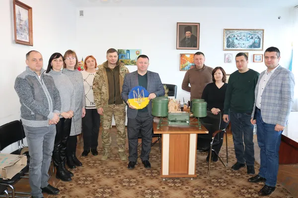 Жителі Горохова передали РЕБ воїнові-земляку (фото)
