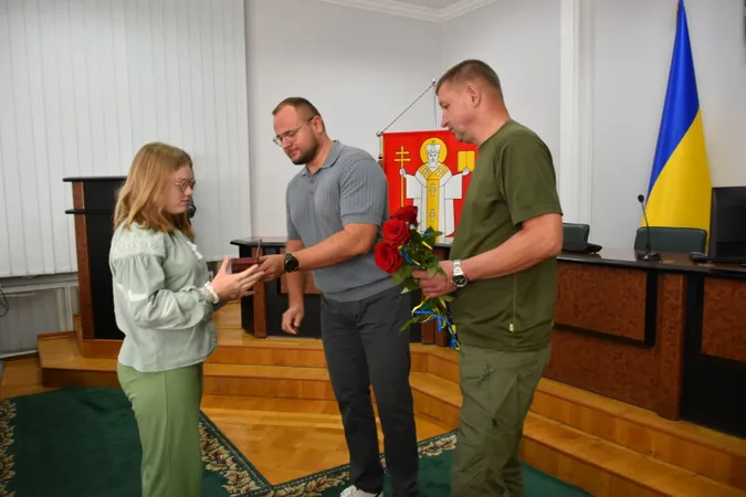 У Луцьку рідним загиблих воїнів вручили нагороди (фото)