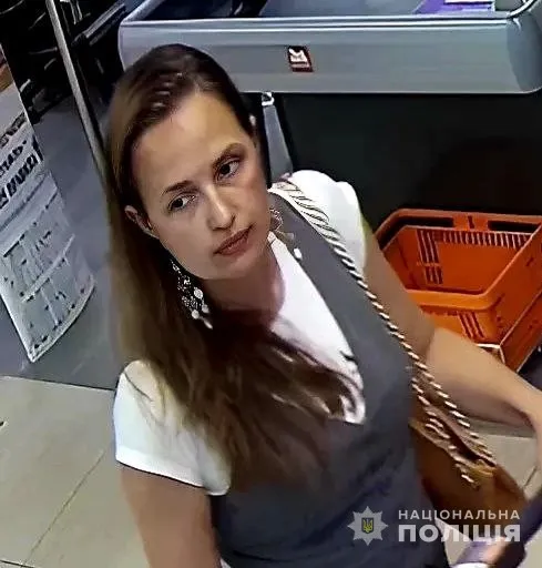 Крадіжки з магазинів у Луцьку: встановлюють особи п'яти зловмисників (фото)