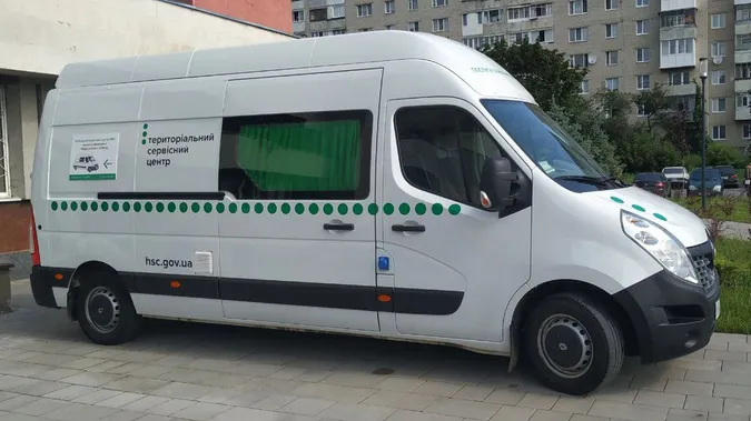 У Луцьку працюють мобільні сервісні центри: як скористатися послугою