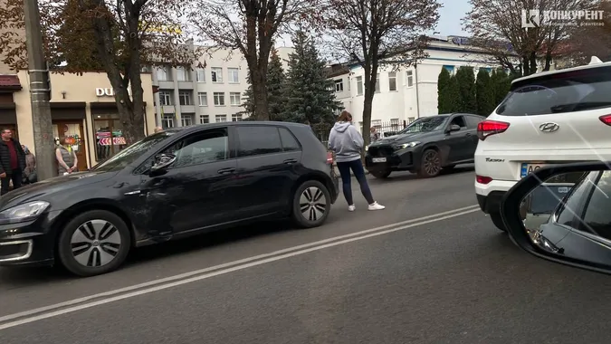 У Луцьку сталась аварія на проспекті Перемоги: рух ускладнено (фото)