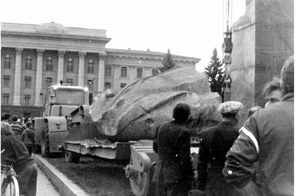Ленін, Сталін, пропаганда, або Як святкували Жовтневу революцію у Луцьку (фото)