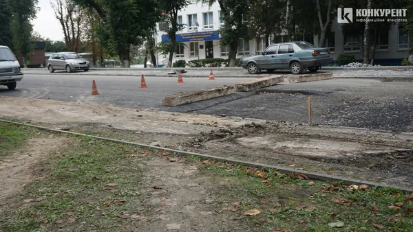 Їздять, ходять, ремонтують: що відбувається на проспекті Волі у Луцьку (фото)