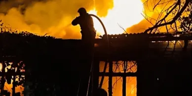 Дерев'яний будинок спалахнув увечері: на Волині у пожежі загинув чоловік