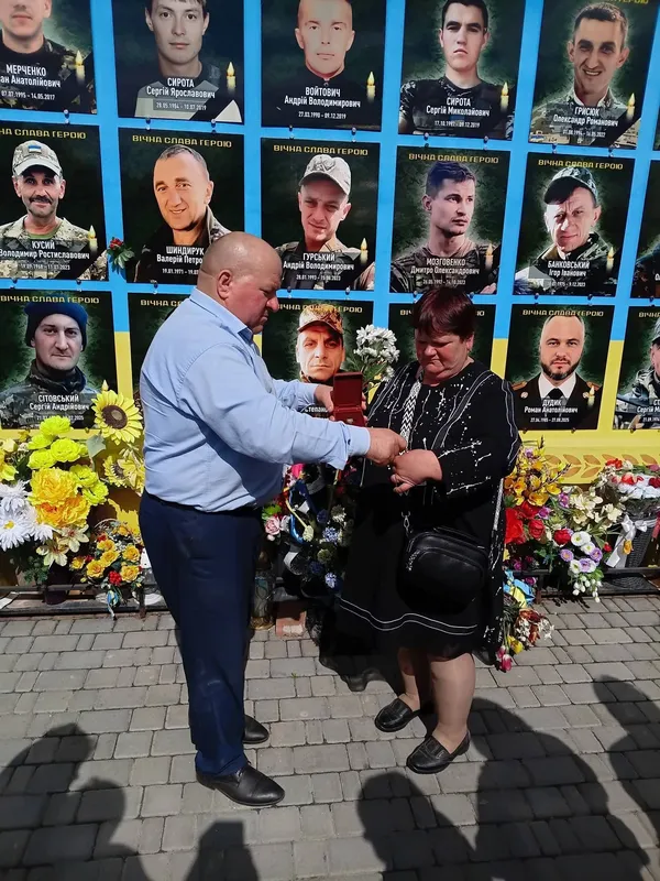 Мамі загиблого Героя з Волині вручили його посмертну нагороду (фото)