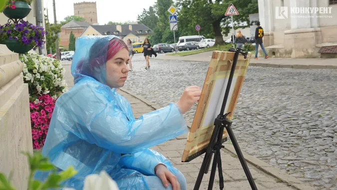 Художники з усієї України малюють Луцьк: що у них виходить (фото)