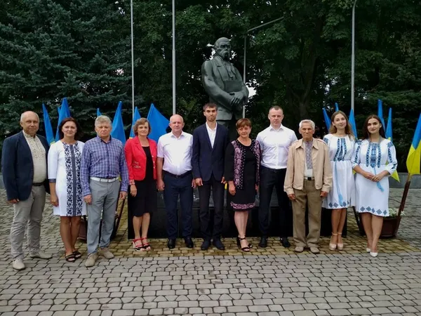 Фейсбук у синьо-жовтих прапорах: волиняни вітають зі святом (фото)