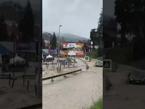 Паводок змив Буковель і знищив дороги до нього (відео)