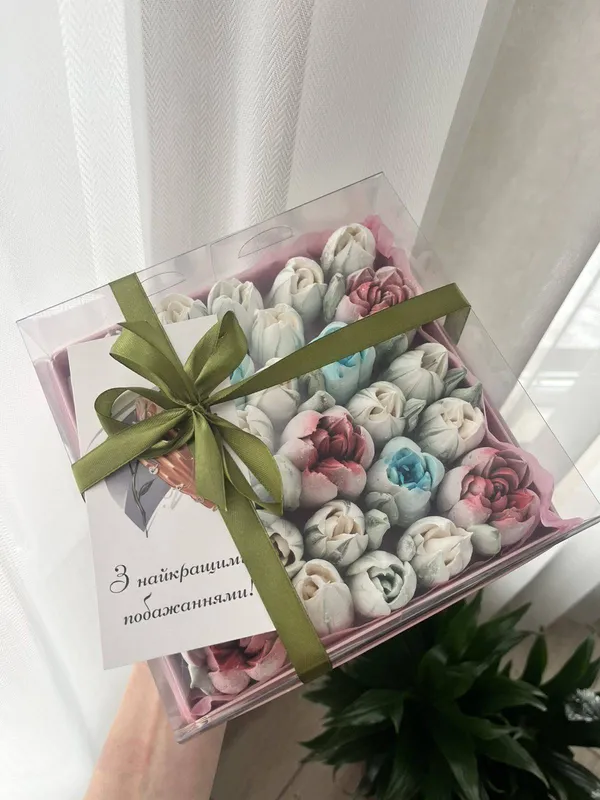 Смачні шедеври, які шкода їсти: як вчителька з Волині створює неймовірні букети із зефіру (фото)