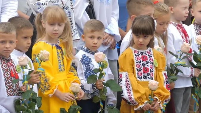 У Луцькому ліцеї №1 пролунав перший дзвінок (відео)