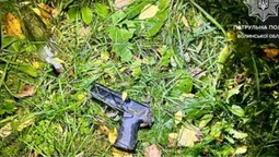 У Луцьку неповнолітній стріляв з пістолета (фото)