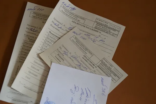 Аналізи крові та сечі дають медикам картину про те, чи  є збої в роботі організму