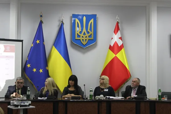 У Луцькраді - черга до крісла міського голови (фото)