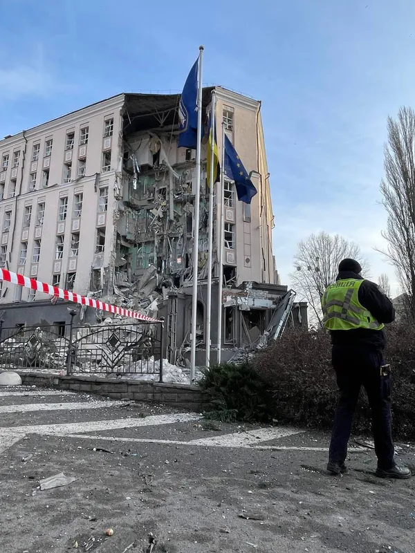 Російська ракета влучила у готель в центрі Києва (фото)