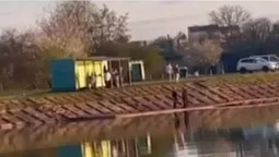 Хором під російські пісні: у Нововолинську на озері розважалися підлітки (відео)