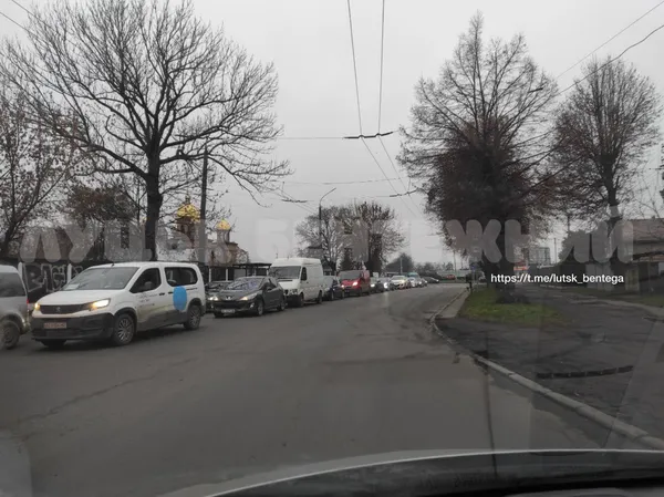 У Луцьку на Ковельській «жигулі» вгатились у позашляховик (відео)