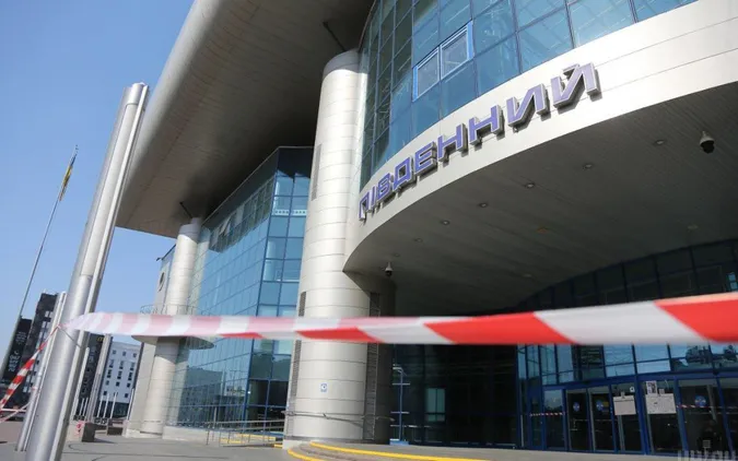 Окупанти завдали авіаційного удару по Південному вокзалу в Києві, внаслідок чого розірвало теплотрасу (оновлено)