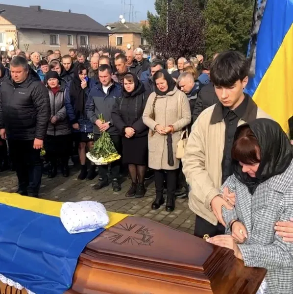 У Рожищі попрощалися із загиблим воїном Віктором Яручиком (фото)