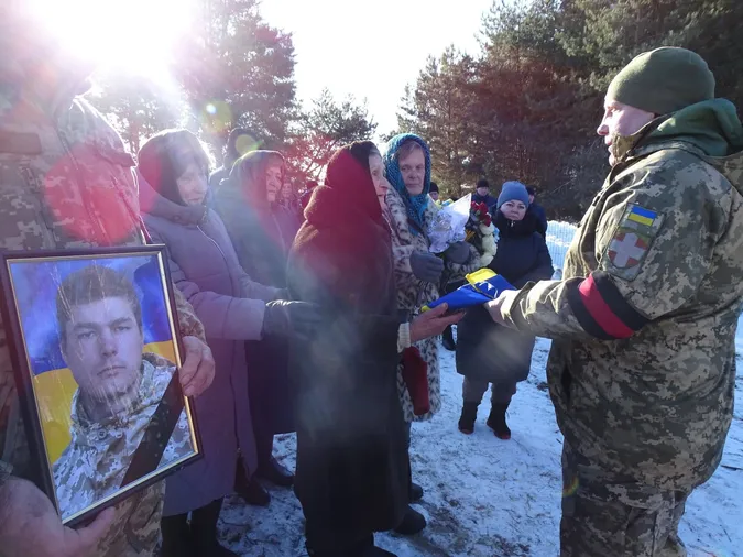 Востаннє додому: на Волині попрощалися з загиблим на Сумщині воїном Павлом Фіщуком