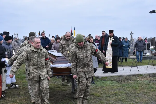 Назавжди 41: на Волині попрощалися з воїном Володимиром Солтисом (фото)