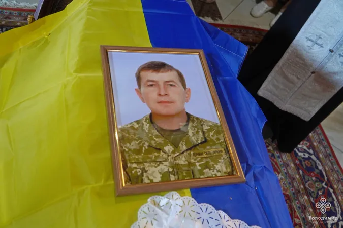 На Волині попрощалися із загиблим воїном Сергієм Козолупом (фото)