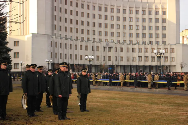 Прапори та сотні людей: як у Луцьку святкували День єднання (фото, відео)