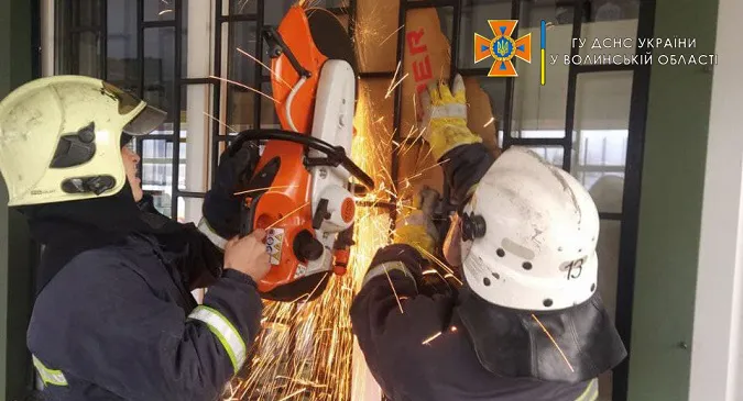На Волині продавчиню і клієнтів «вирізали» з магазину (фото)