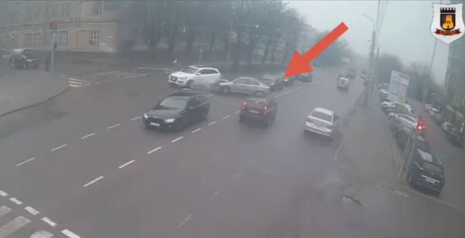 У Луцьку на повороті «опель» протаранив «ауді» (відео)