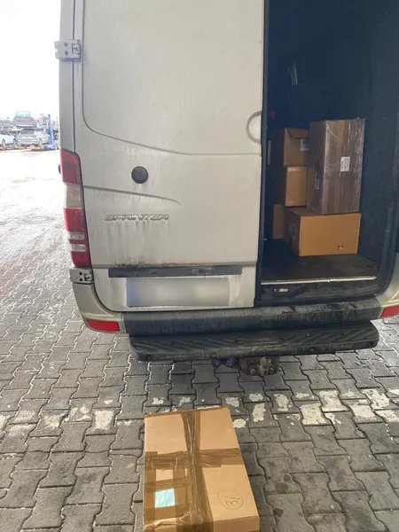 Передачка з Італії: на кордоні з Польщею в чоловіка знайшли пожиттєвий запас презервативів (фото)