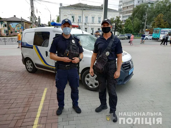У Чернігові в туалеті McDonald's зґвалтували школярку (фото)