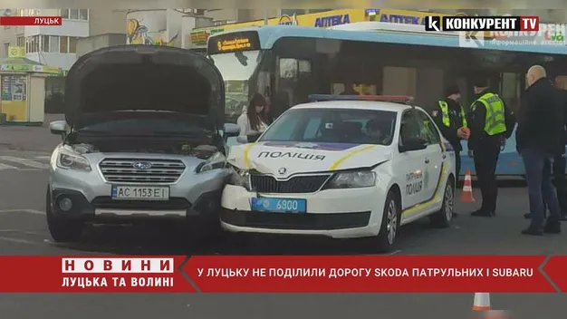 У Луцьку не поділили дорогу Skoda патрульних і Subaru (фото, відео, оновлено)