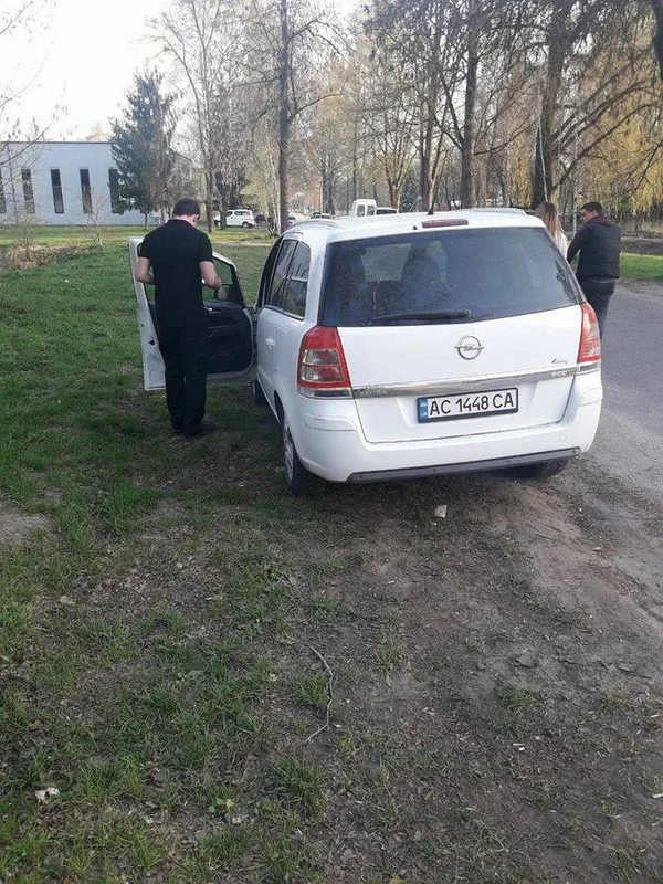 Муніципали знову наловили автопорушників у луцькому парку (фото) 