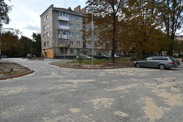 Як у Луцьку ремонтують двори (фото)