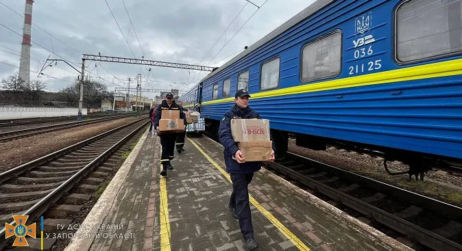 Волинські рятувальники зібрали гуманітарну допомогу для дітей Запоріжжя (фото)