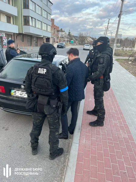 Автобус для військових: на Львівщині посадовець вимагав 100 тисяч у волонтера (фото, відео)