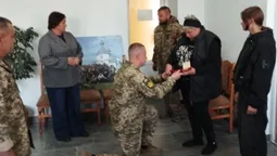 Захищав із часів АТО: на Волині рідним полеглого Героя вручили його орден «За мужність» (фото)