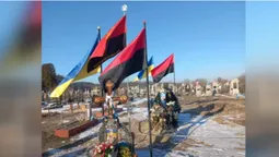 На Волині – скандал на могилі військового: батьки ходили  «на поклон» до старости села через прапори (відео)