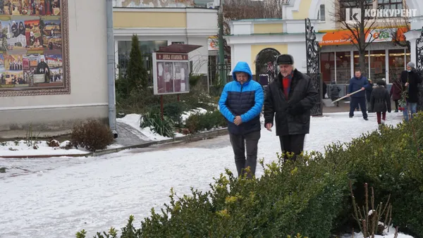 Прожив гідне життя: як Луцьк попрощався з митцем Миколою Голованем (фото, відео)